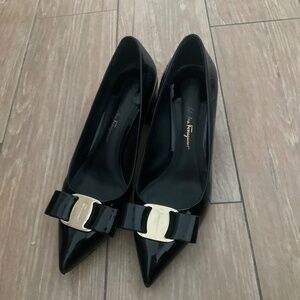 Salvatore ferragamo size 7.5 pump